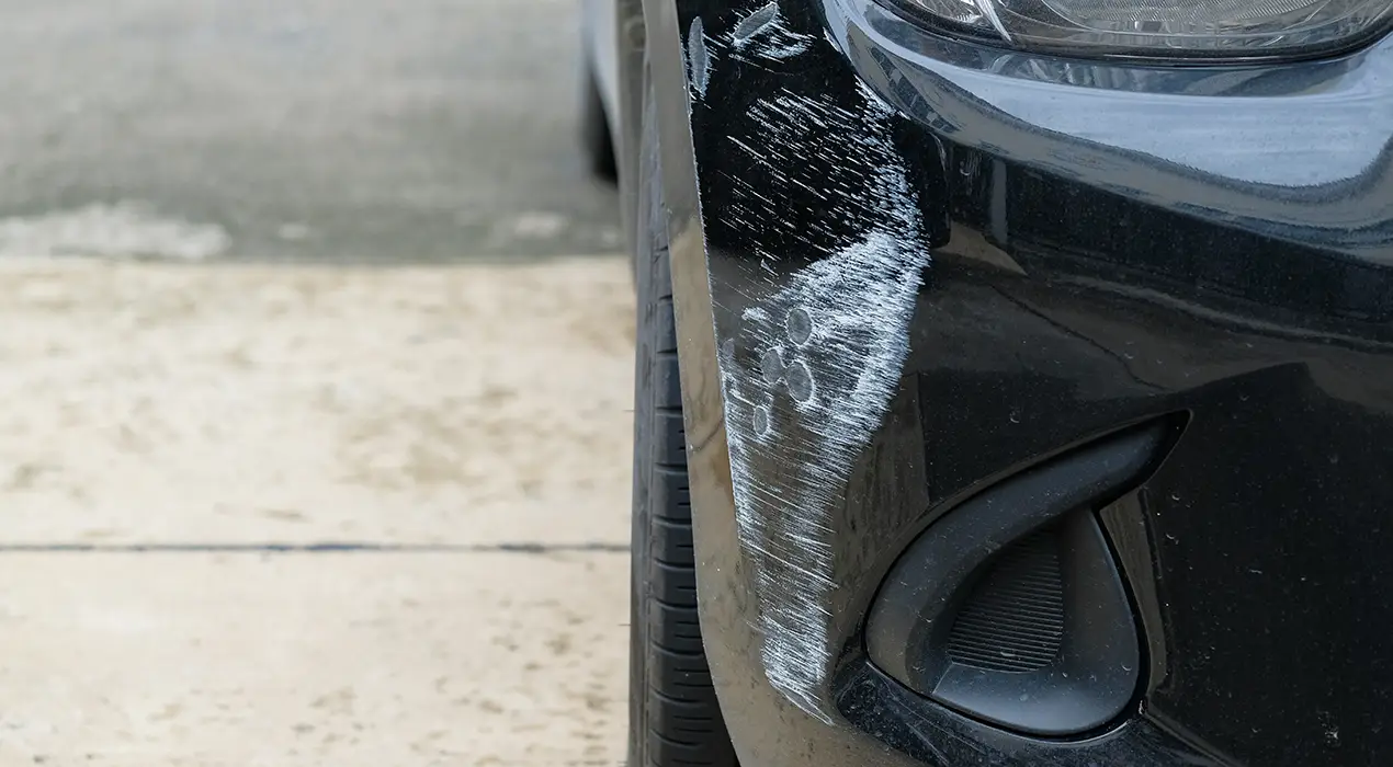 Вмятина на машине