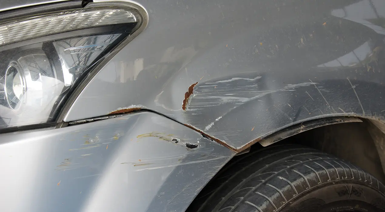 Царапина машине