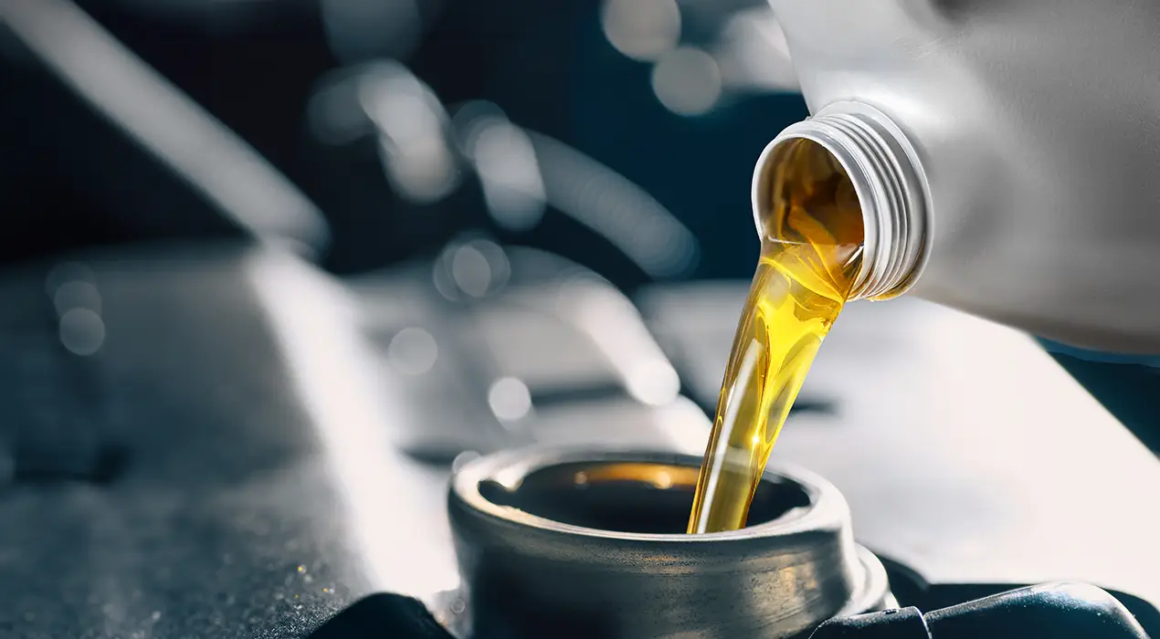 Канистра с маслом